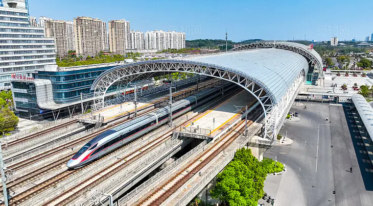 党建强路领航向，国铁奋进新征程