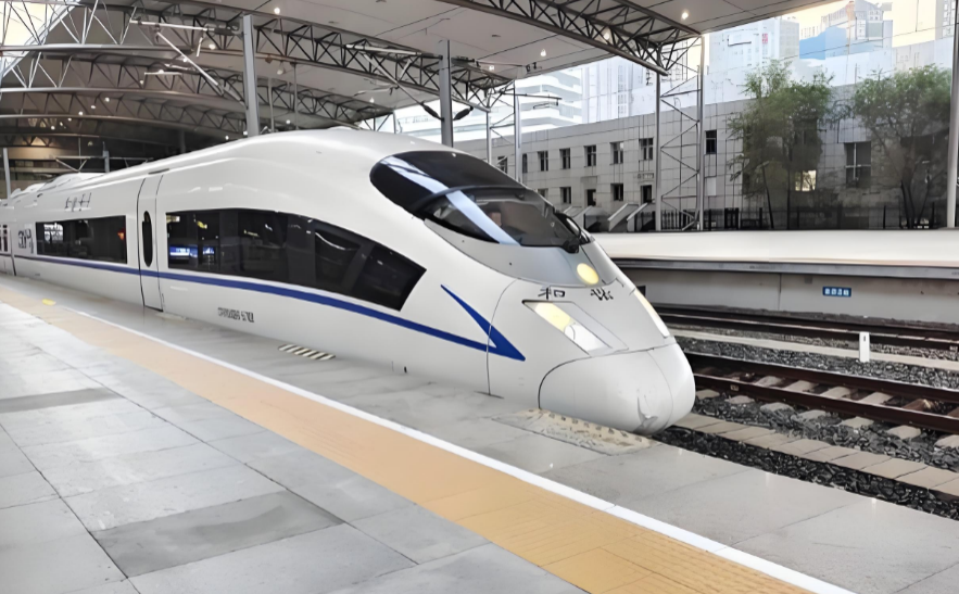 铁路伴你赴一场春日之约