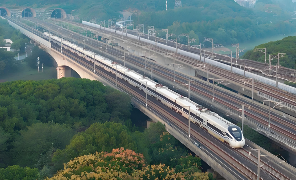 春日“体检”护出行，高铁整装待君来