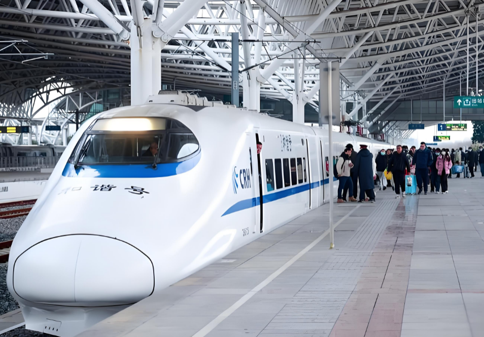 西成铁路东祁连山隧道进口左线顺利贯通