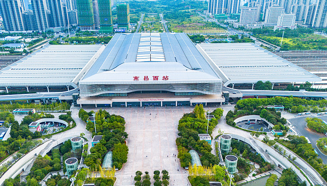 南铁 322 列加开列车护航赣闽返程路